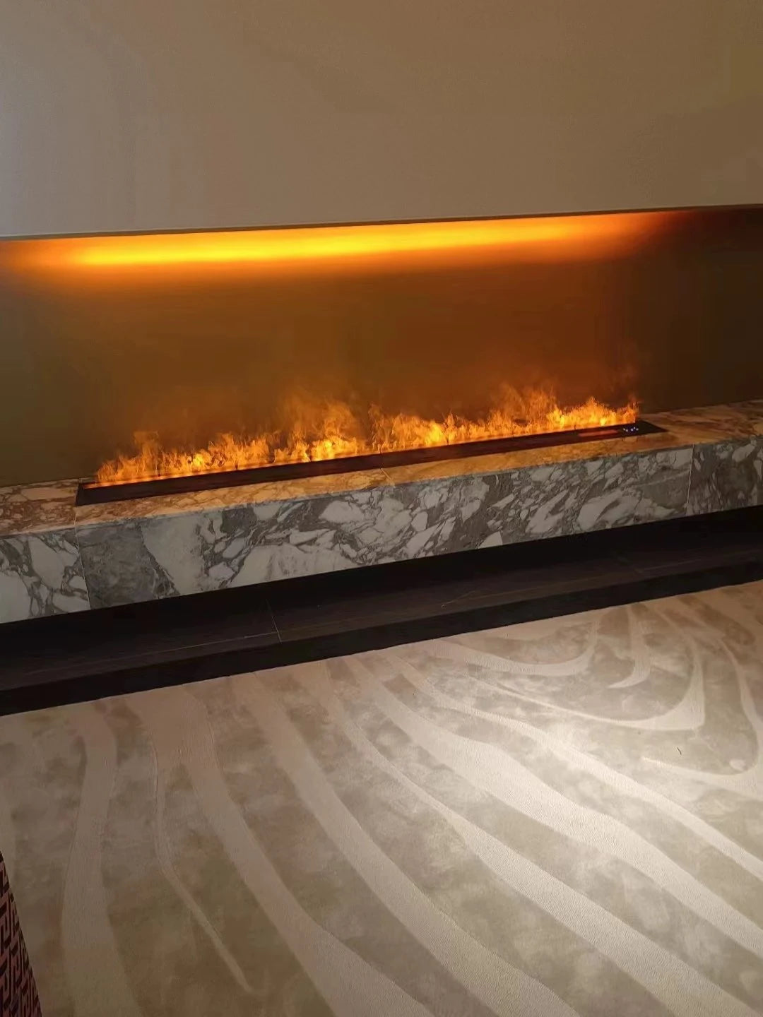 Cheminée à vapeur d’eau dans un intérieur, exemple d’installation 2